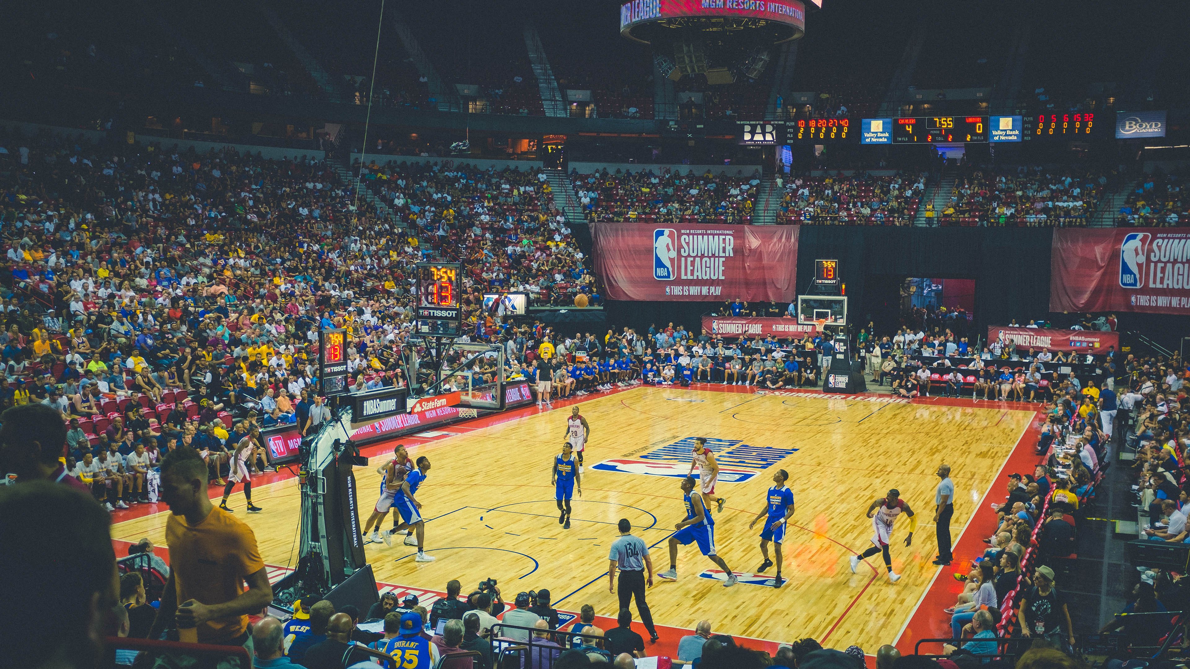 _体育迷超级粉丝节：互动体验让你嗨翻天_，体育宠粉季